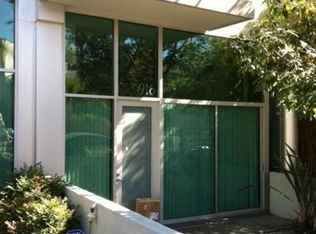 916 W Knoll Dr, West Hollywood, CA 90069