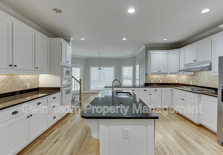 9345 Riverclub Pkwy — Photo 19