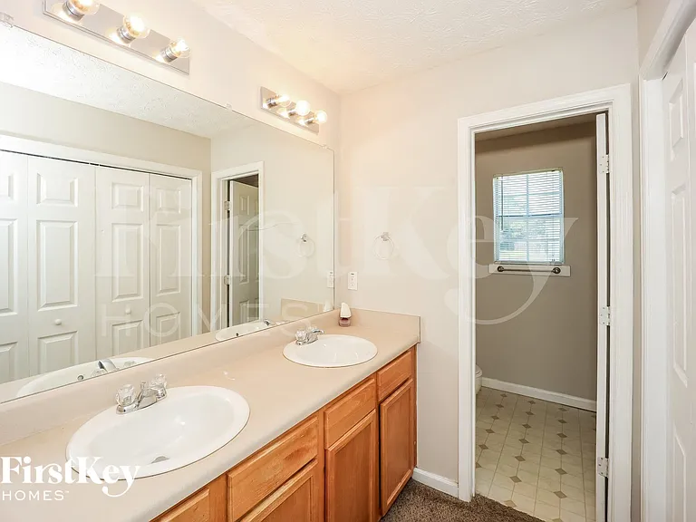 9421 Mulligan Ct — Photo 10