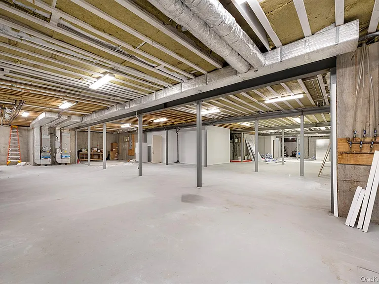 121 Piping Rock Rd — Photo 12