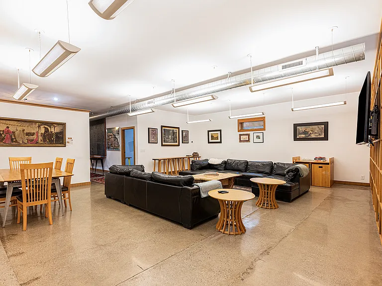 3020 E Grand Blvd — Photo 7