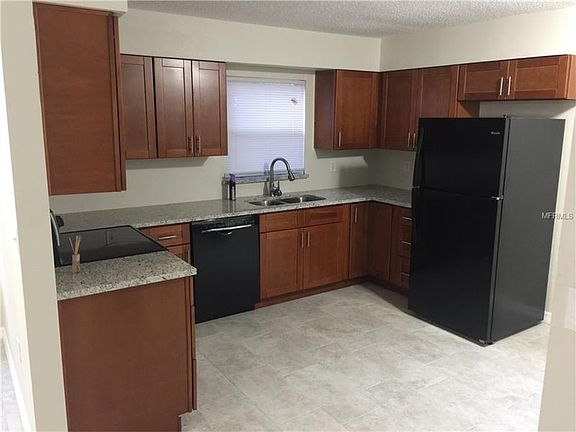 3rd image of 802 Spicewood Dr