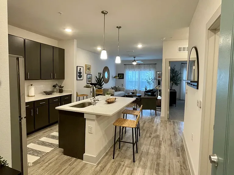 Azalea Bay Apartments — Photo 7