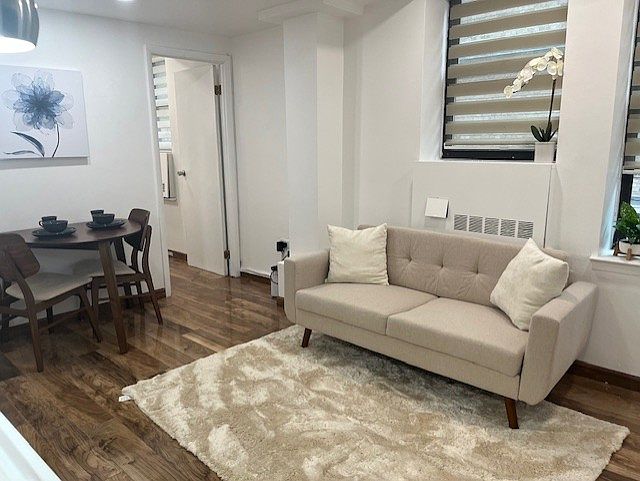1st image of 150 W 51st St APT 1828