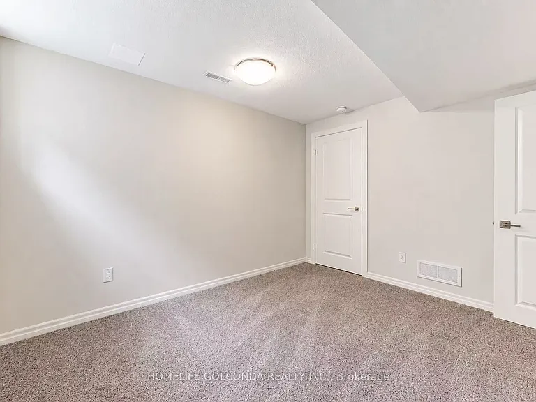 74 Renaissance Dr — Photo 15