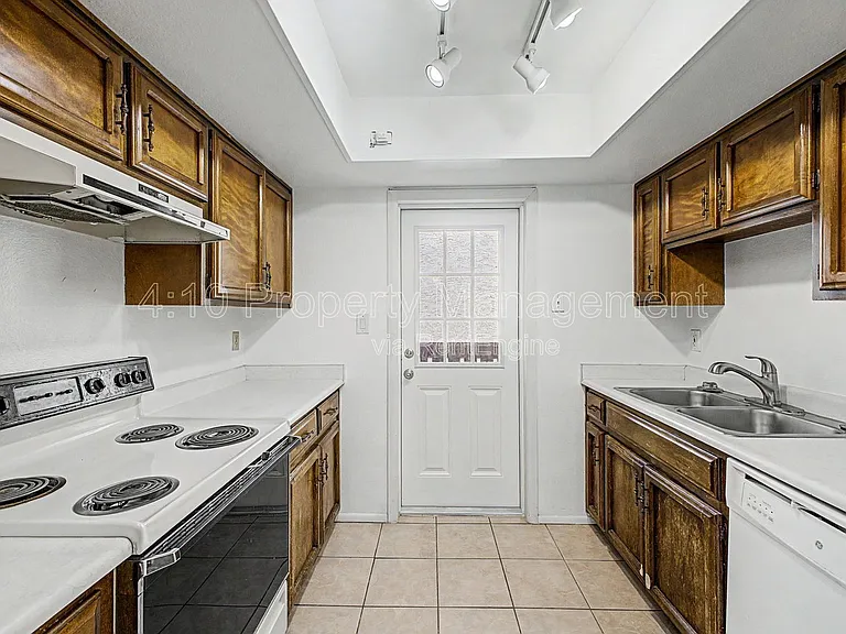 1927 E Hampton Ave #256 — Photo 13