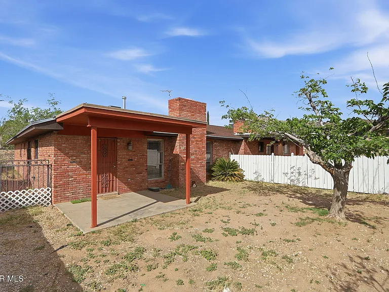 6613 Escondido Dr #B — Photo 2