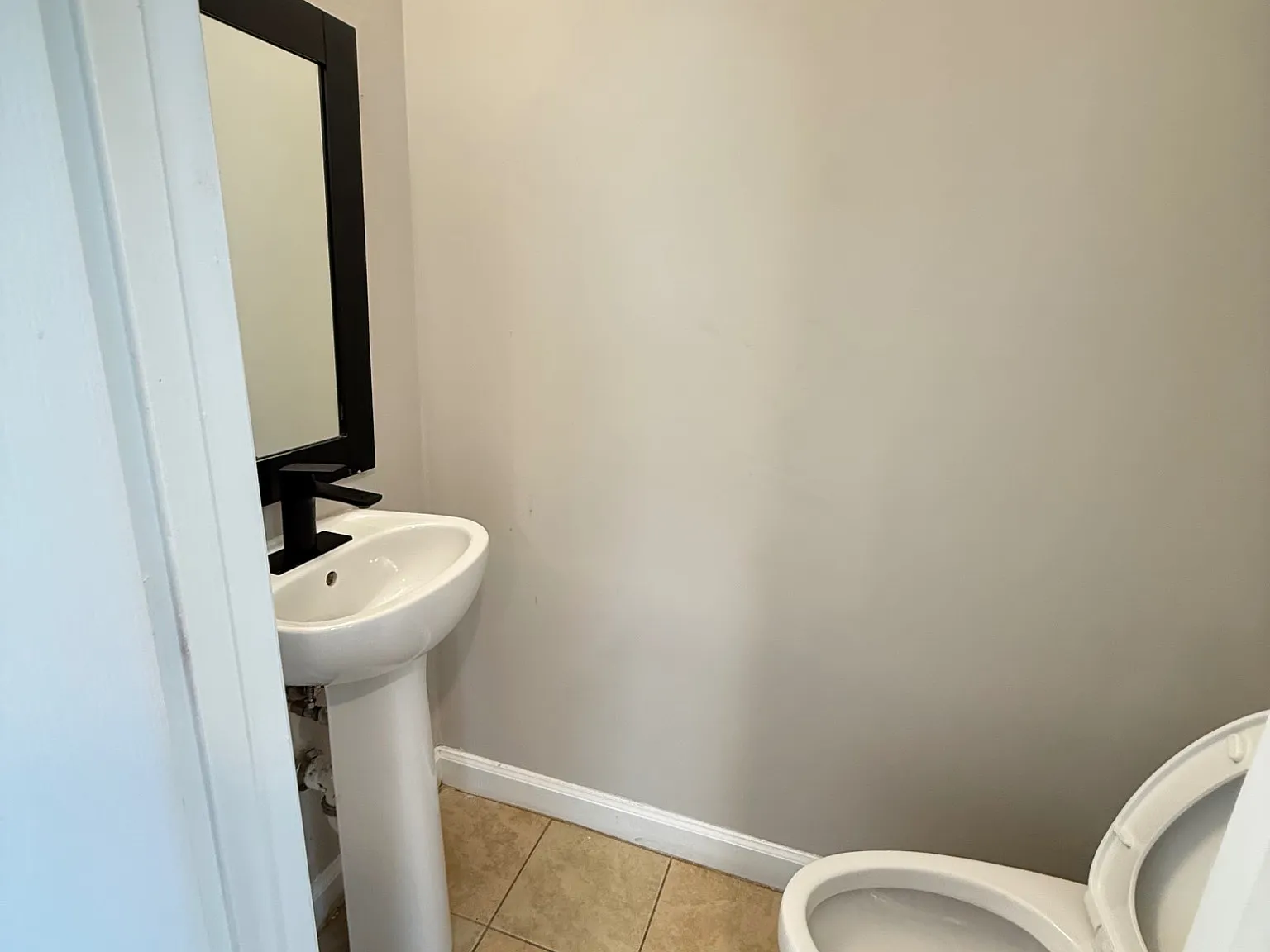 2 bed, 1.5 bath, 800 sqft, $2,000 — Photo 2