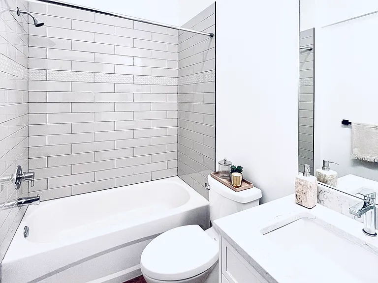 1523 Davie St #201 — Photo 21