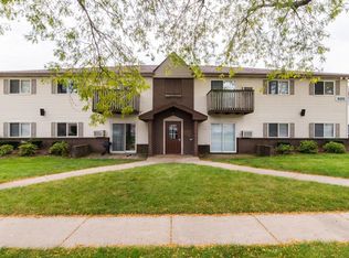 820 Edgebrook Dr APT 4, Dekalb, IL 60115