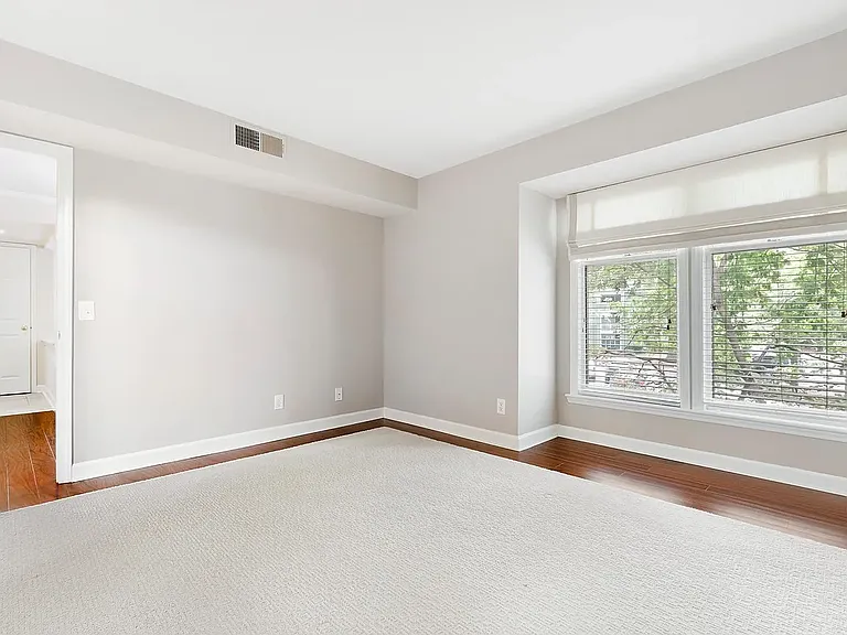 1121 Parkridge Ln #203 — Photo 9