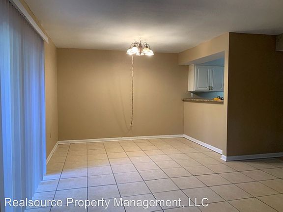 3rd image of 107 Scottsdale Sq