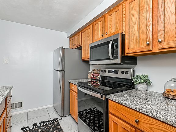 4th image of 302 Elm Ct