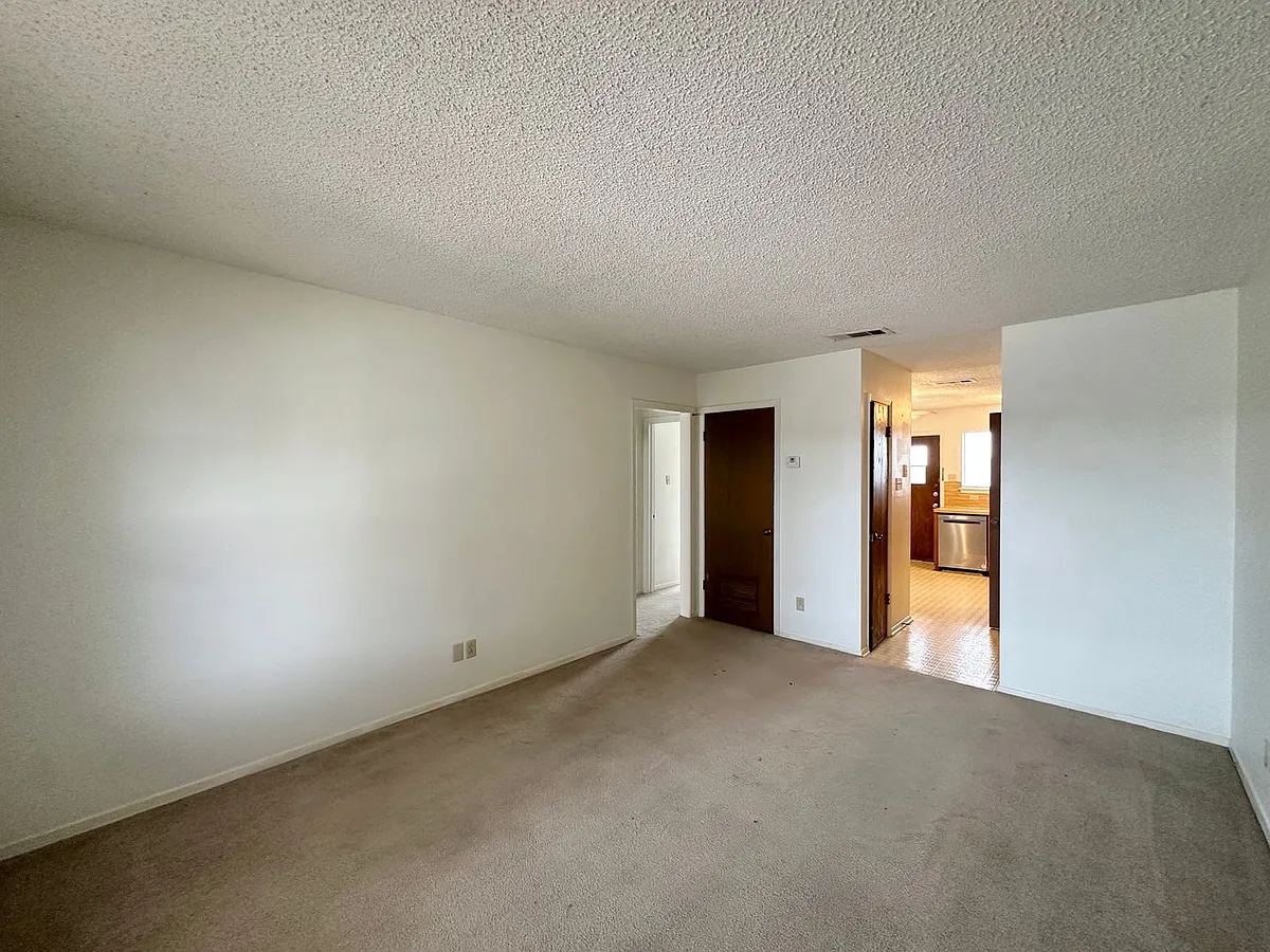 Building Photo - 1304 Quail Cir