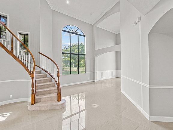 2nd image of 3416 Collonade Dr