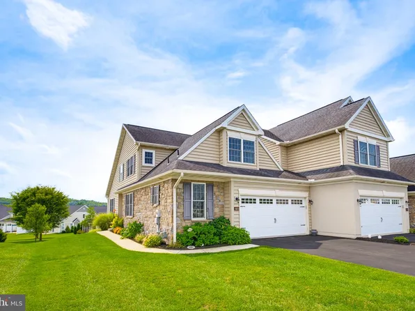 181 Copperstone Ct, Millersville, PA 17551