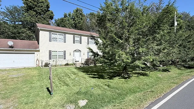 4 bed, 2160 sqft, $2,400 — Photo 1