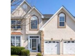 11 Lawrence Ln, Turnersville, NJ 08012