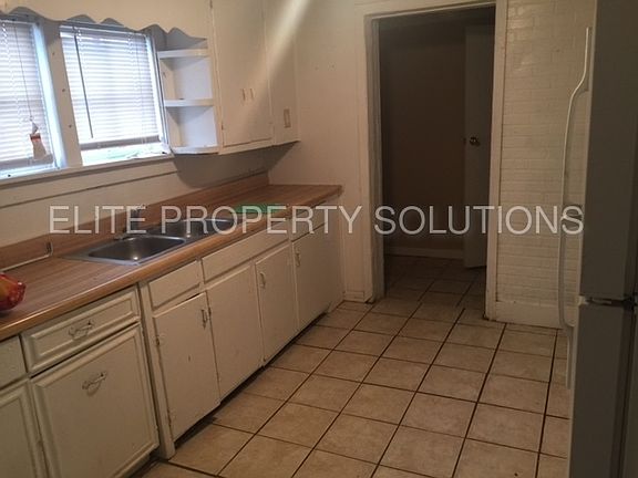 2nd image of 215 Queen Ave #B