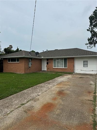 1st image of 605 River Oaks Dr