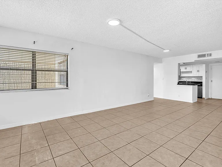 220 Lakeview Dr #210 — Photo 22