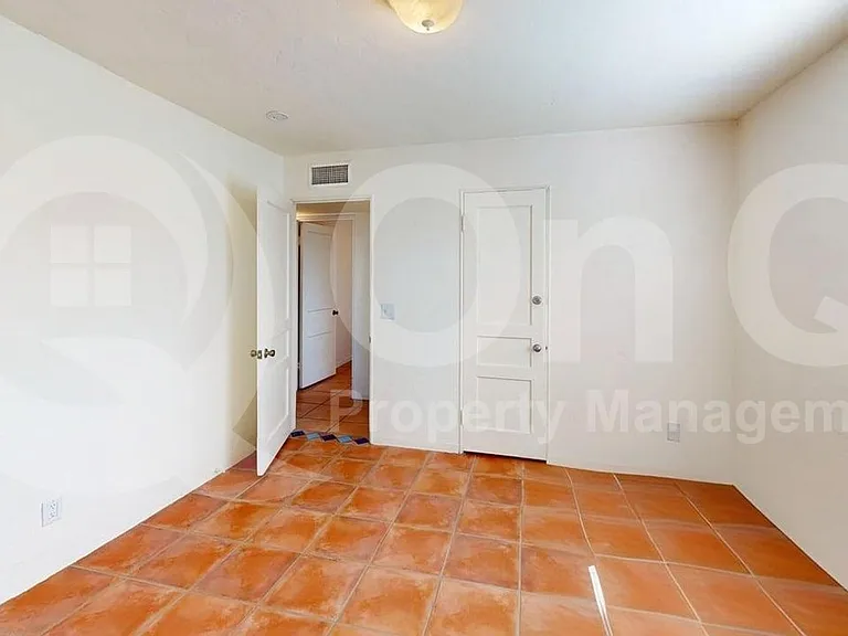 1002 E Simmons St — Photo 9