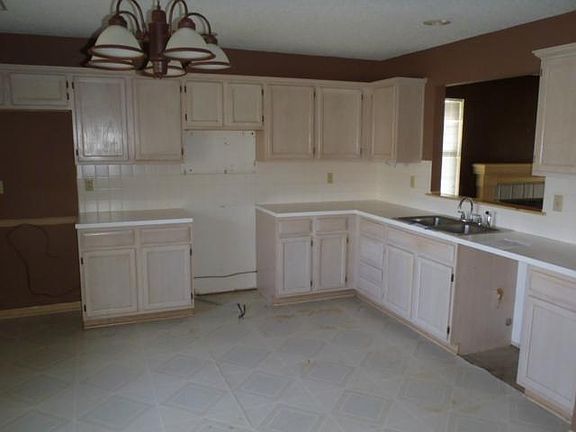 5th image of 212 Pebblebrook St