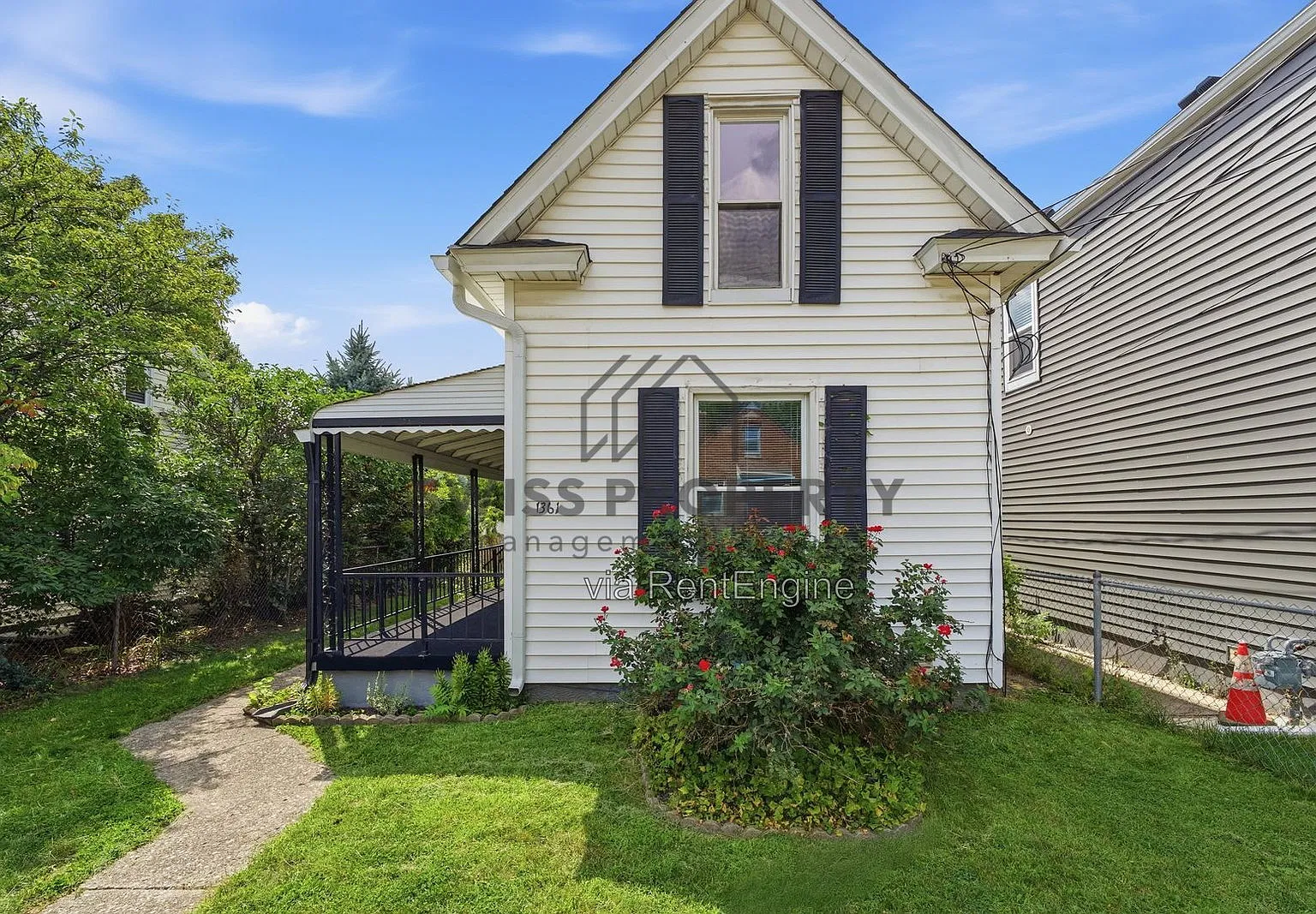 3 bed, 1.0 bath, 1321 sqft, $1,900 — Photo 1