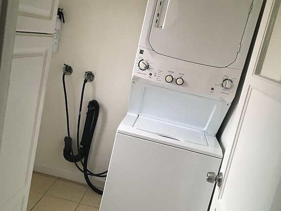4th image of 935 Victoria Ave APT B