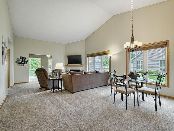 3rd image of 17473 Deerfield Dr SE