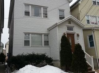 922 Roosevelt St, Elizabeth, NJ 07202