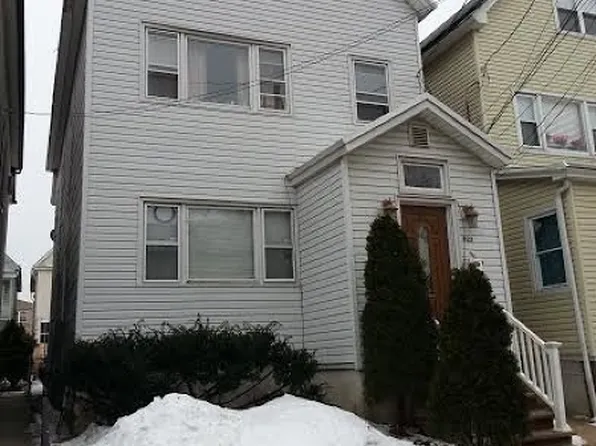 922 Roosevelt St, Elizabeth, NJ 07202