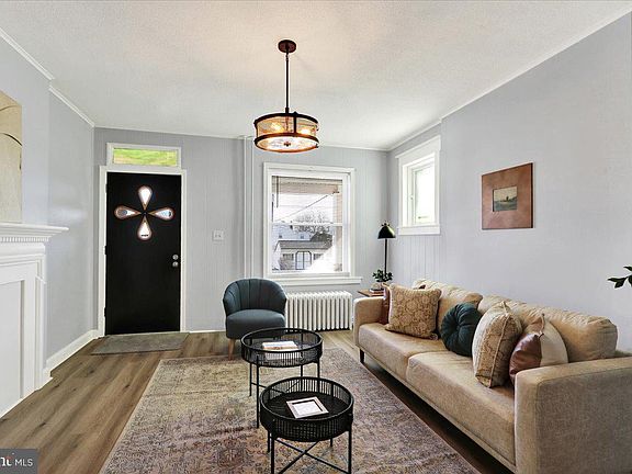 3rd image of 2133 Fairview St