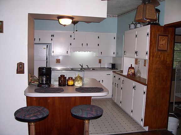 3rd image of 207 Marion Ave