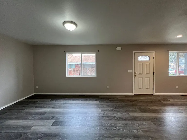 1020 S 1st Ave — Photo 7