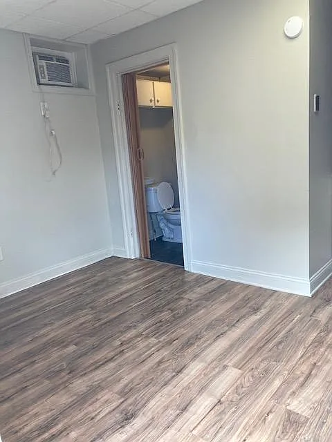 Studio, 300 sqft, $875 — Photo 4