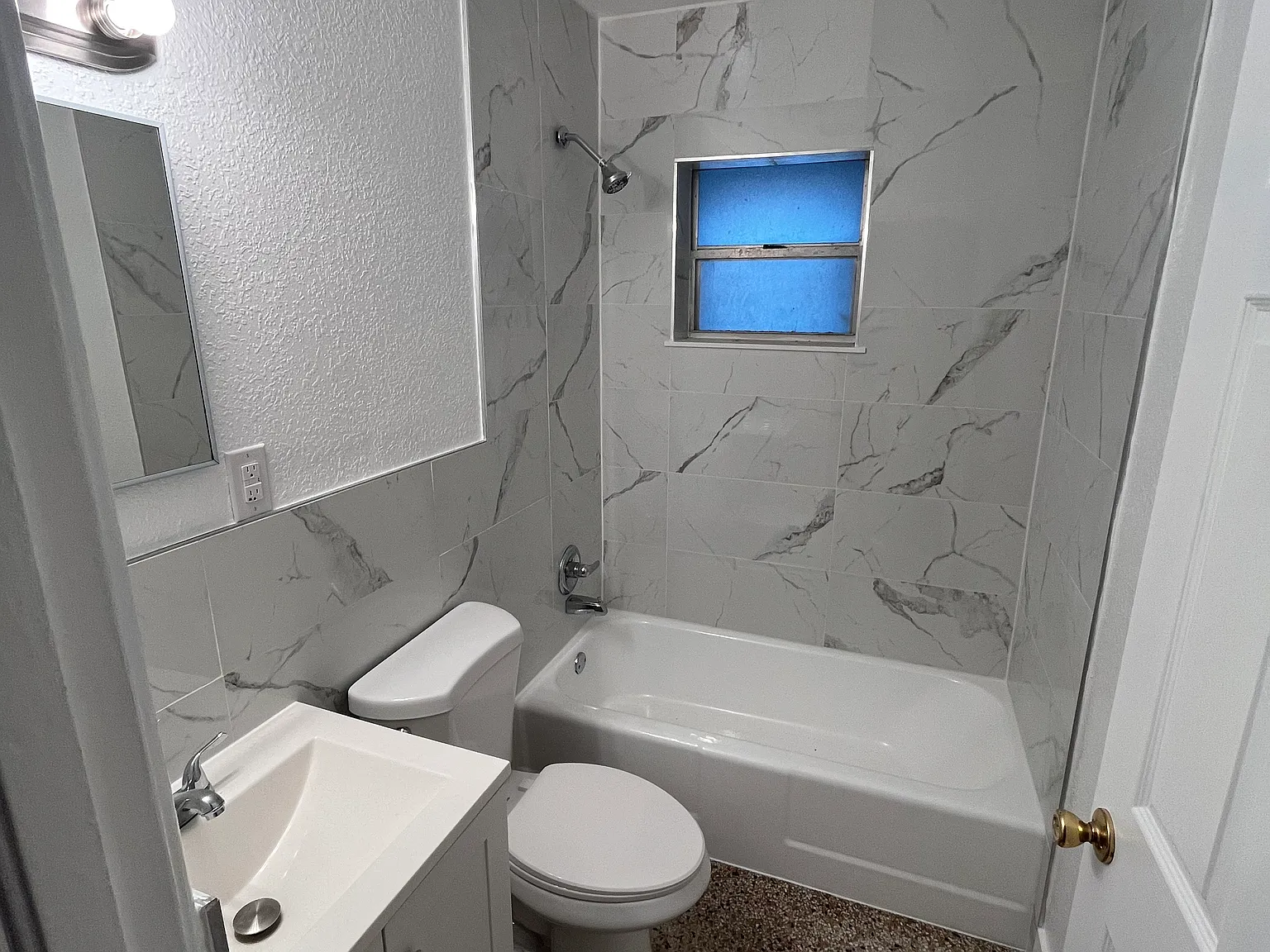 2 bed, 896 sqft, $1,500 — Photo 2