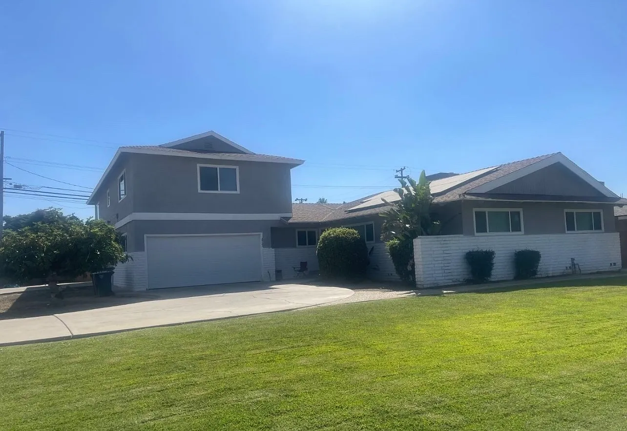 2723 Noble Ave — Photo 1