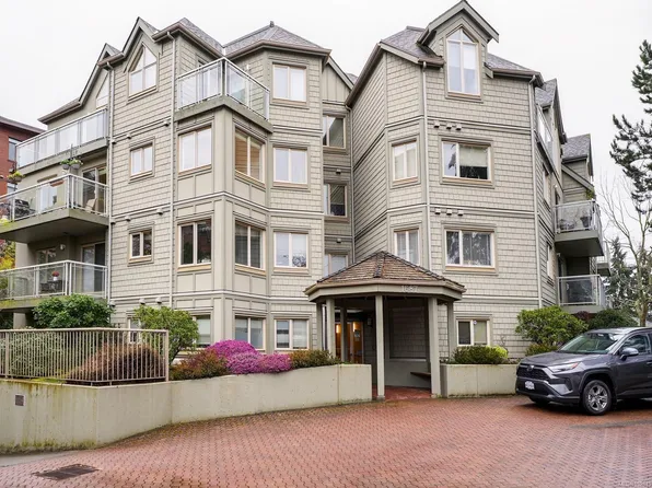 1687 Poplar Ave #301, Saanich, BC V8P 4K5