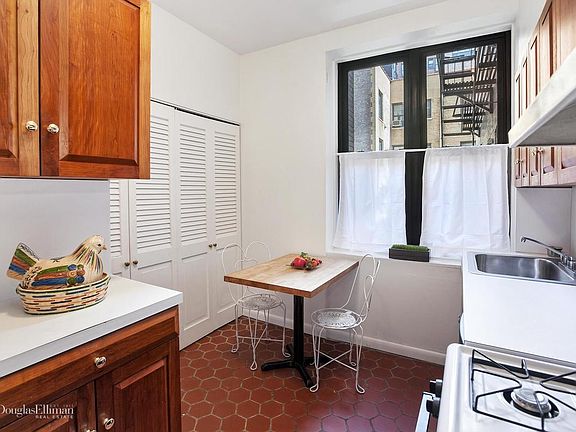 2nd image of 600 W End Ave APT 6E