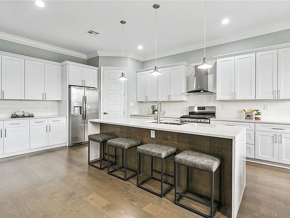 4th image of 212 Warrington Dr