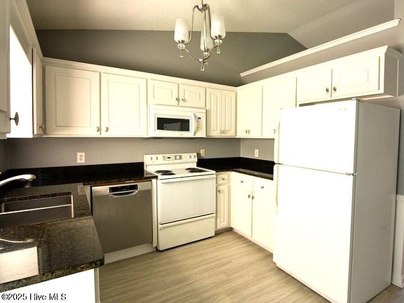 4th image of 203 Lauren Court
