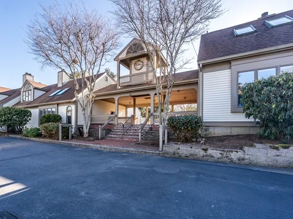 39 Blossom Ave #4, Barnstable, MA 02630
