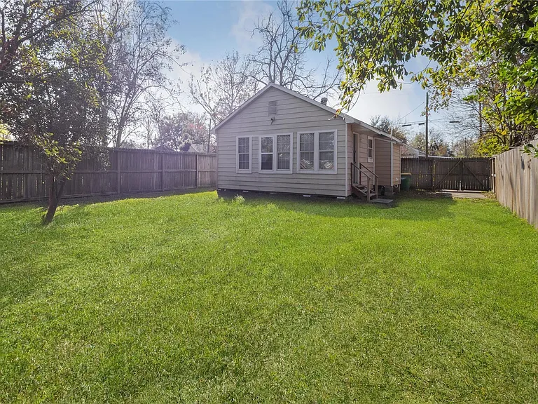 218 E Hunnicutt St — Photo 11