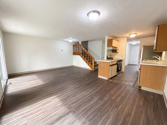 3rd image of 20 Lordvale Blvd #202