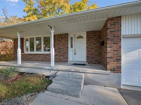 4th image of 86 Lower Canada Cres