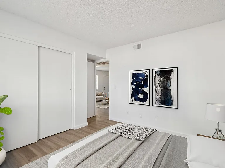 Two Five Greenway Apartments — Photo 45