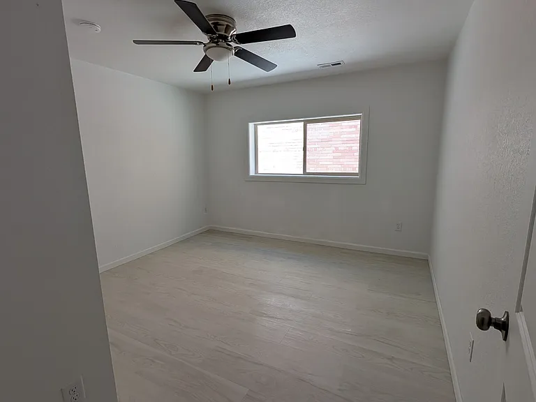 404 State St #D — Photo 5