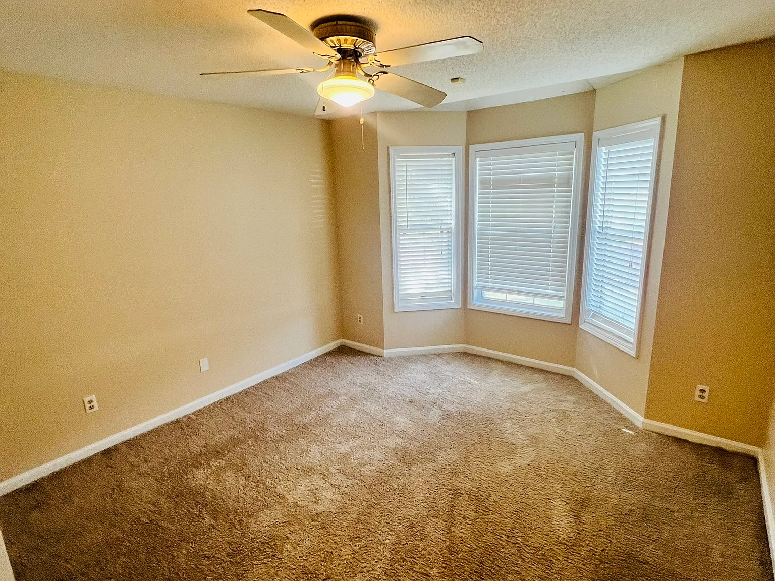 3 bed, 1392 sqft, $1,450 — Photo 4