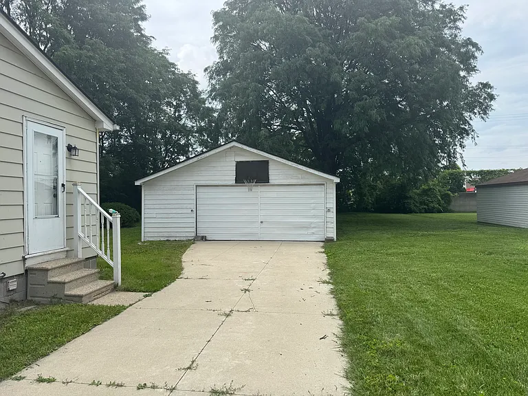 11551 Metter Ave — Photo 2
